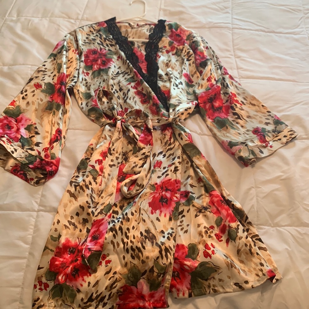 Secret Treasures Floral Silky Robe